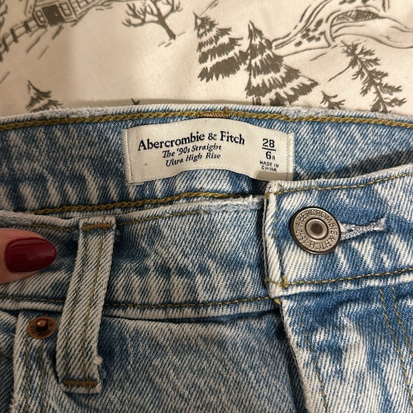 Abercrombie Ultra High Rise 90s Straight Jean - Picture 6 of 10